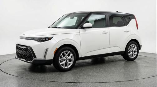 Snow White Pearl 2025 Kia Soul LX