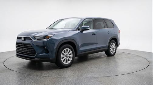 Storm Cloud 2025 Toyota Highlander LE