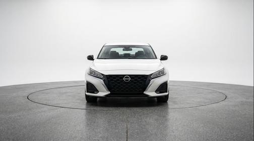 Glacier White 2025 Nissan Altima SV FWD