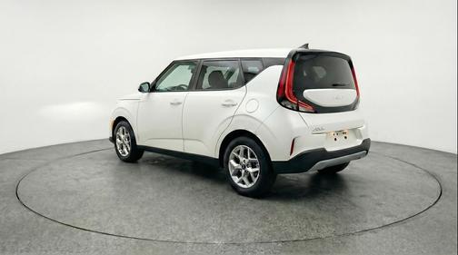 Snow White Pearl 2025 Kia Soul LX