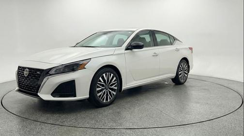 Glacier White 2025 Nissan Altima SV FWD