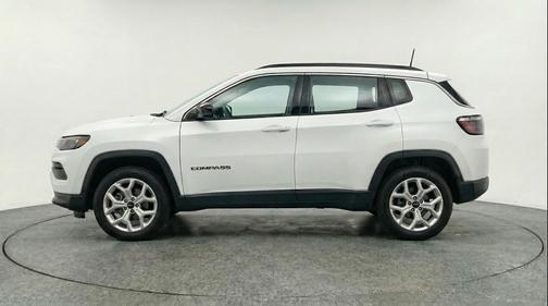 Bright White Clearcoat 2025 Jeep Compass Latitude