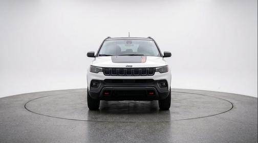 Bright White Clearcoat 2025 Jeep Compass Trailhawk