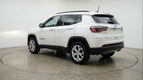 Bright White Clearcoat 2025 Jeep Compass Latitude