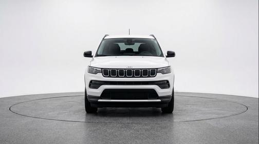 Bright White Clearcoat 2025 Jeep Compass Latitude