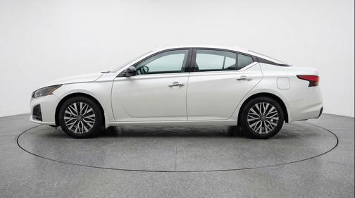 Glacier White 2025 Nissan Altima SV FWD
