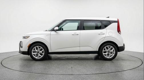 Snow White Pearl 2025 Kia Soul LX