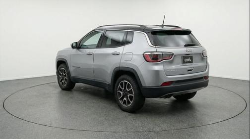 Silver Zynith Metallic Clearcoat 2025 Jeep Compass Trailhawk