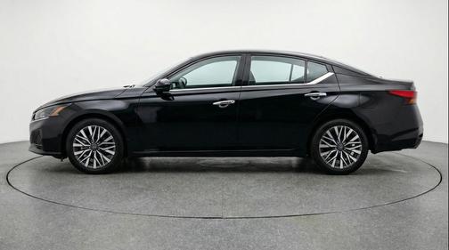 Super Black 2025 Nissan Altima SV FWD