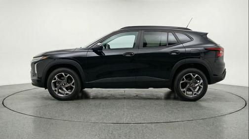 Mosaic Black Metallic 2025 Chevrolet Trax LT