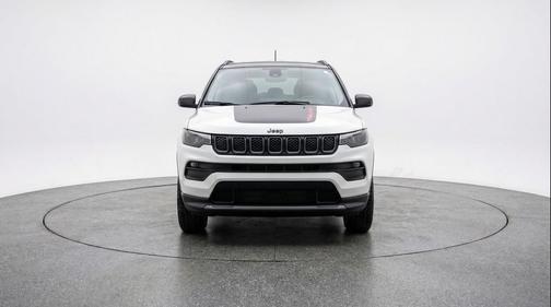 Bright White Clearcoat 2025 Jeep Compass Trailhawk
