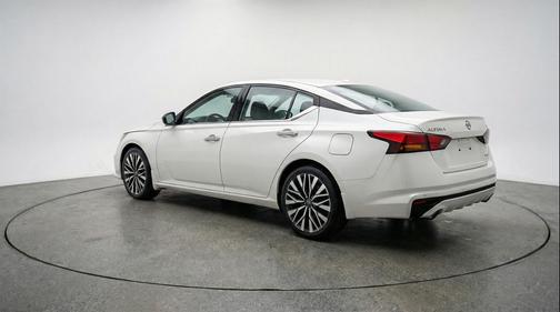 Glacier White 2025 Nissan Altima SV FWD