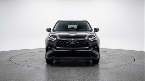Midnight Black Metallic 2025 Toyota Highlander LE