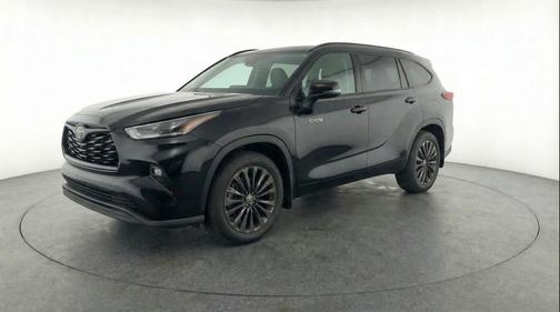 Midnight Black Metallic 2025 Toyota Highlander LE