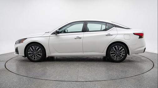 Glacier White 2025 Nissan Altima SV FWD