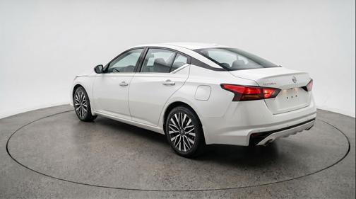 Glacier White 2025 Nissan Altima SV FWD