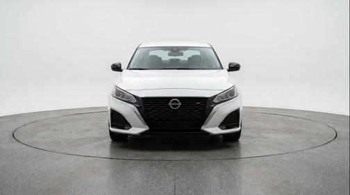 Glacier White 2025 Nissan Altima SV FWD