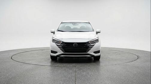Aspen White Tricoat 2025 Nissan Versa 1.6 SV