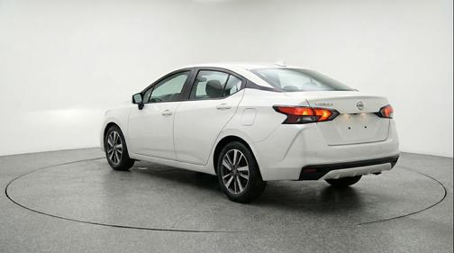 Aspen White Tricoat 2025 Nissan Versa 1.6 SV