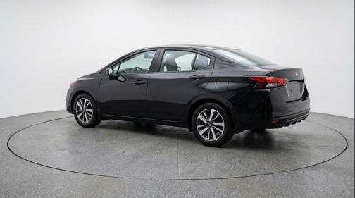Super Black 2025 Nissan Versa 1.6 SV