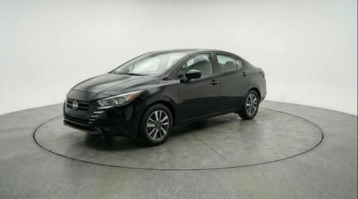 Super Black 2025 Nissan Versa 1.6 SV