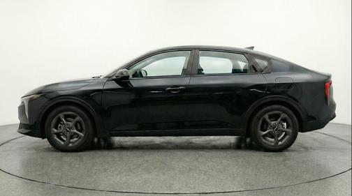 Aurora Black Pearl 2025 Kia K4 LXS