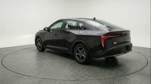 Aurora Black Pearl 2025 Kia K4 LXS