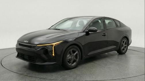 Aurora Black Pearl 2025 Kia K4 LXS