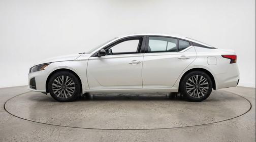 Glacier White 2026 Nissan Altima SV FWD