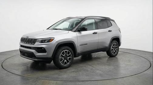 Silver Zynith Metallic Clearcoat 2025 Jeep Compass Trailhawk