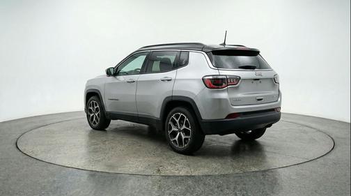 Silver Zynith Metallic Clearcoat 2025 Jeep Compass Limited