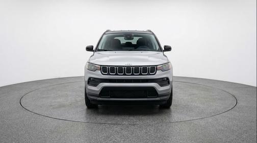 Silver Zynith Metallic Clearcoat 2025 Jeep Compass Limited