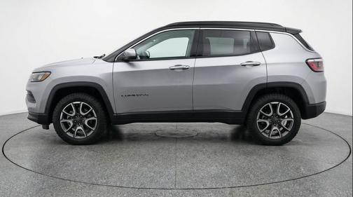 Silver Zynith Metallic Clearcoat 2025 Jeep Compass Trailhawk