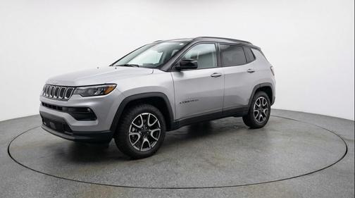 Silver Zynith Metallic Clearcoat 2025 Jeep Compass Trailhawk