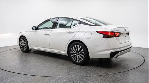 Glacier White 2026 Nissan Altima SV FWD