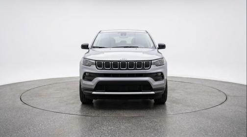 Silver Zynith Metallic Clearcoat 2025 Jeep Compass Latitude