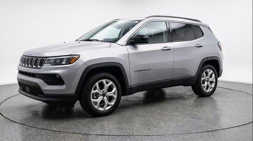 Silver Zynith Metallic Clearcoat 2025 Jeep Compass Latitude
