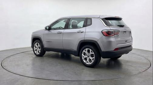Silver Zynith Metallic Clearcoat 2025 Jeep Compass Latitude