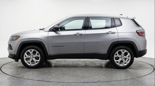 Silver Zynith Metallic Clearcoat 2025 Jeep Compass Latitude
