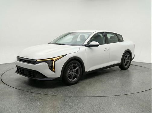 Snow White Pearl 2025 Kia K4 LXS