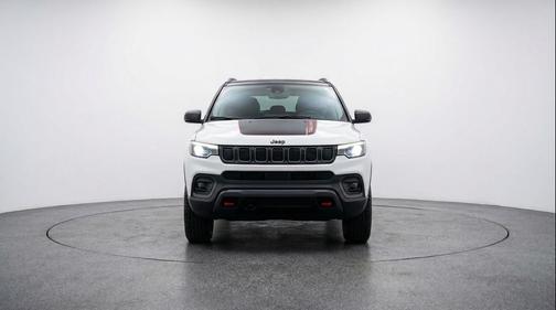 Bright White Clearcoat 2025 Jeep Compass Trailhawk