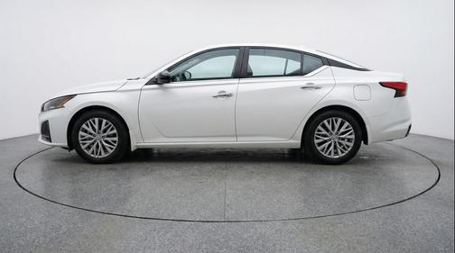 Glacier White 2025 Nissan Altima SV FWD