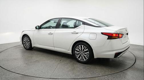 Glacier White 2025 Nissan Altima SV FWD