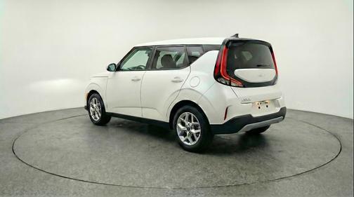 Snow White Pearl 2025 Kia Soul LX