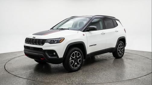 White 2025 Jeep Compass Trailhawk