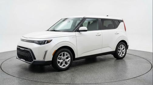 Snow White Pearl 2025 Kia Soul LX