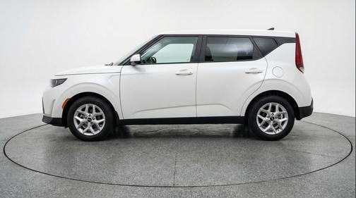 Snow White Pearl 2025 Kia Soul LX