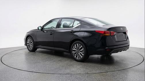 Super Black 2025 Nissan Altima SV FWD