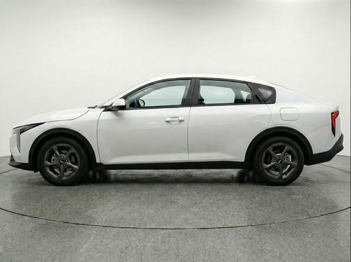 Snow White Pearl 2025 Kia K4 LXS