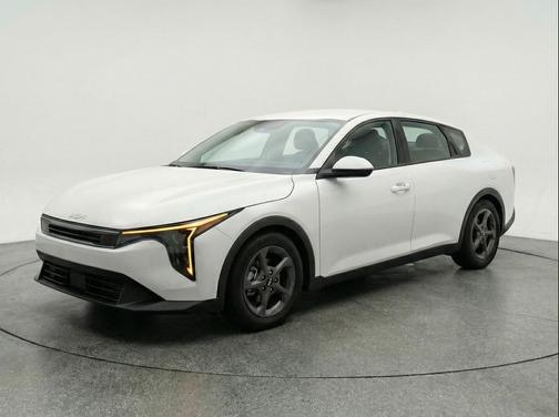 Snow White Pearl 2025 Kia K4 LXS